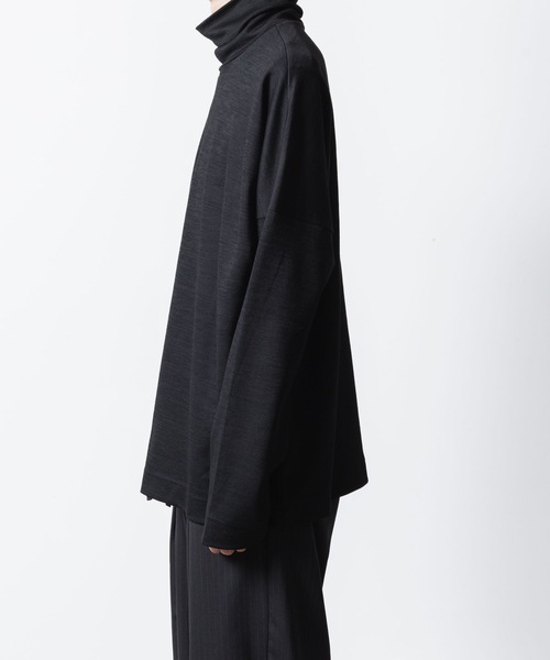 ATTACHMENT（アタッチメント）の「【 直営店・ZOZOTOWN限定 】WO/NYスムース ハイネックカットソー L/S/ WO/NY SMOOTH OVERSIZED HIGHNECK L/S TEE（Tシャツ/カットソー・メンズ・ブラック/ダークネイビー/ダークグレー・1/2/3）」の22枚目の写真