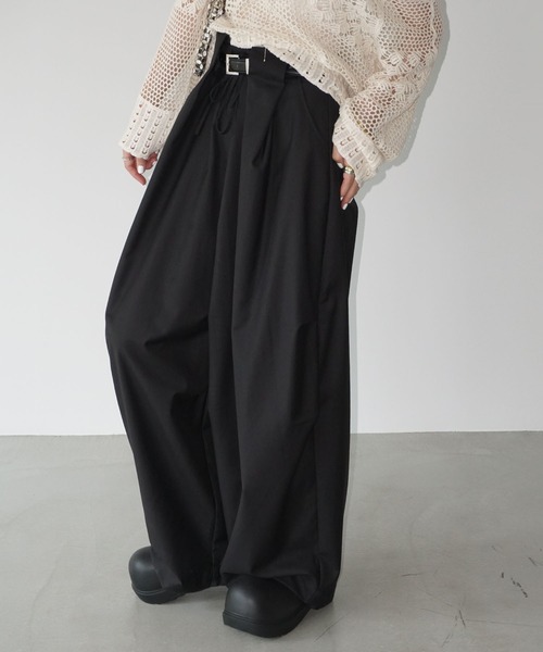chuclla（チュクラ）の「タックベルトループデザイン ボリュームパンツ chw25a046（その他パンツ・レディース・ブラック/ダークベージュ・S/M/L）」の9枚目の写真