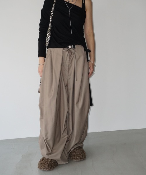 タックベルトループデザイン ボリュームパンツ chw25a046