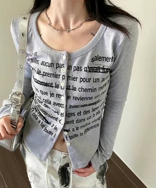 SHEENA(シーナ)の「レタリングロゴプリントワイドネックトップス(Tシャツ/カットソー・レディース・グレー・M)」の2枚目の写真