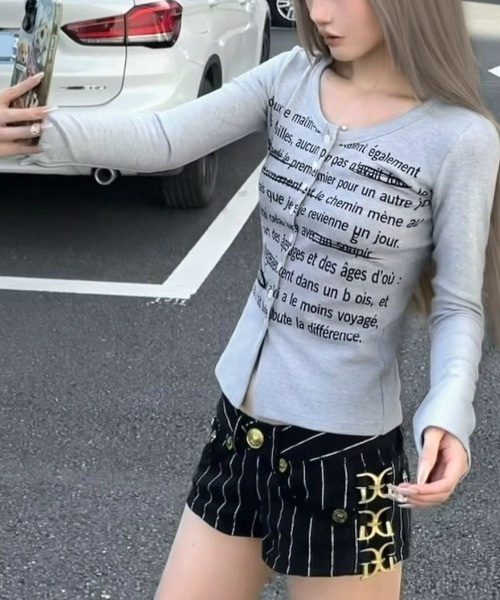 SHEENA(シーナ)の「レタリングロゴプリントワイドネックトップス(Tシャツ/カットソー・レディース・グレー・M)」の5枚目の写真