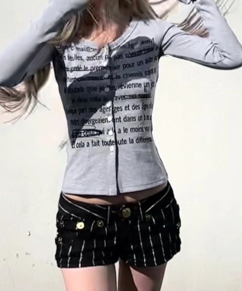 SHEENA(シーナ)の「レタリングロゴプリントワイドネックトップス(Tシャツ/カットソー・レディース・グレー・M)」の11枚目の写真