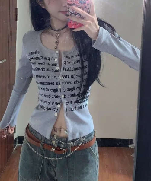 SHEENA(シーナ)の「レタリングロゴプリントワイドネックトップス(Tシャツ/カットソー・レディース・グレー・M)」の4枚目の写真