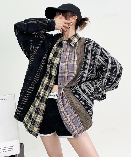 Dalfwin(ダールフィン)の「韓国ファッション STAFFPICKドッキングデザイン長袖チェックシャツ(シャツ/ブラウス・レディース・ブラック系・FREE)」の4枚目の写真