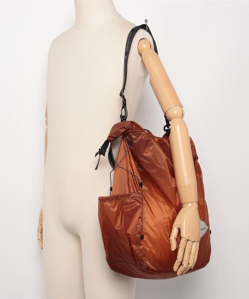 and wander(アンドワンダー)の「and wander / sil tote bag(トートバッグ・レディース・ボルドー/グレー・FREE)」の11枚目の写真
