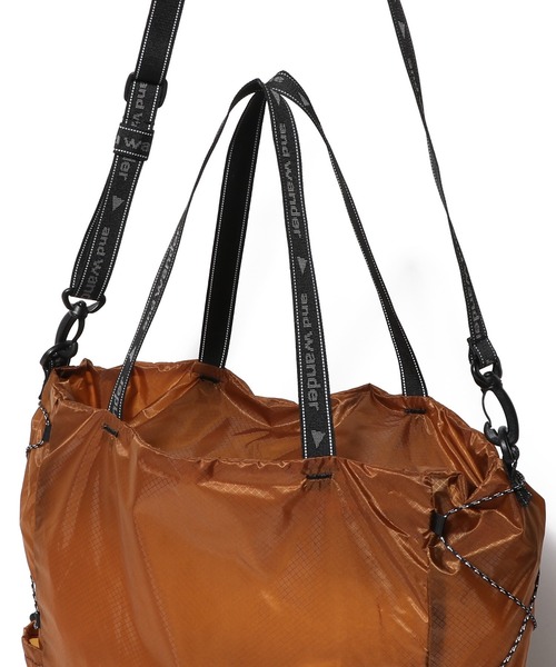 and wander(アンドワンダー)の「and wander / sil tote bag(トートバッグ・レディース・ボルドー/グレー・FREE)」の5枚目の写真