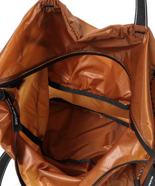 and wander(アンドワンダー)の「and wander / sil tote bag(トートバッグ・レディース・ボルドー/グレー・FREE)」の6枚目の写真