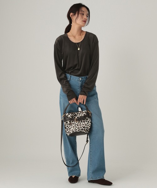 Elura(エルーラ)の「ベロアプルオーバー/603710(Tシャツ/カットソー・レディース・オフホワイト/チャコールグレー/ダークブラウン・FREE)」の14枚目の写真