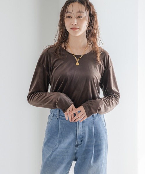 Elura(エルーラ)の「ベロアプルオーバー/603710(Tシャツ/カットソー・レディース・オフホワイト/チャコールグレー/ダークブラウン・FREE)」の4枚目の写真