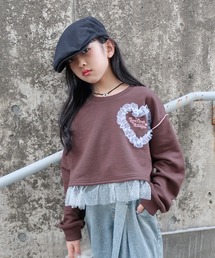 URBAN CHERRY(アーバンチェリー)の【ふわもち軽やか素材】チュールMIXハートロゴプリントクロップドトップス(スウェット)