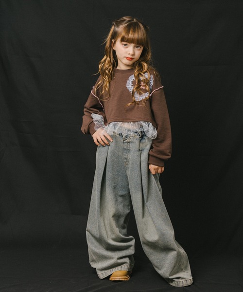 URBAN CHERRY（アーバンチェリー）の「【ふわもち軽やか素材】チュールMIXハートロゴプリントクロップドトップス（スウェット・キッズ・ホワイト/グレー/ブラウン・120cm/110cm/150cm/140cm/130cm）」の20枚目の写真