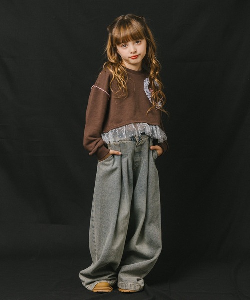 URBAN CHERRY（アーバンチェリー）の「【ふわもち軽やか素材】チュールMIXハートロゴプリントクロップドトップス（スウェット・キッズ・ホワイト/グレー/ブラウン・120cm/110cm/150cm/140cm/130cm）」の22枚目の写真