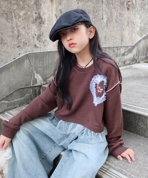 URBAN CHERRY（アーバンチェリー）の「【ふわもち軽やか素材】チュールMIXハートロゴプリントクロップドトップス（スウェット・キッズ・ホワイト/グレー/ブラウン・120cm/110cm/150cm/140cm/130cm）」の15枚目の写真