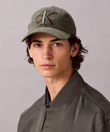 Calvin Klein | ラージレイヤード モノグラムキャップ(キャップ)