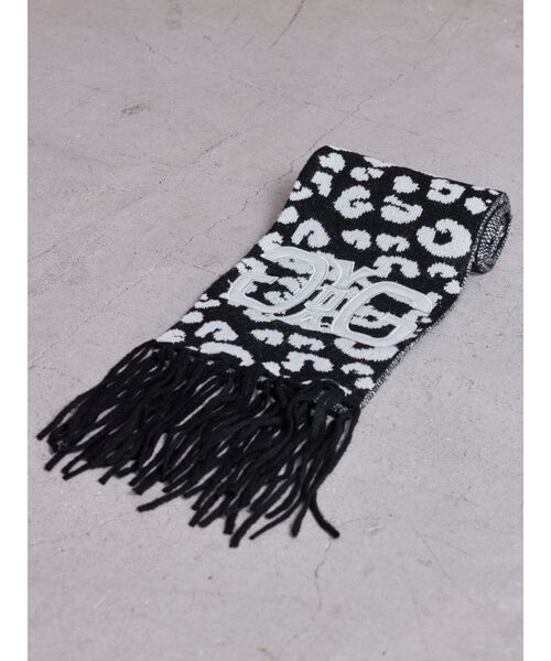 新品未開封☆　FEKETE ラメフーディーマフラー FEKETE（フェケテ）の「HOODED GLITTER MUFFLER / ラメ