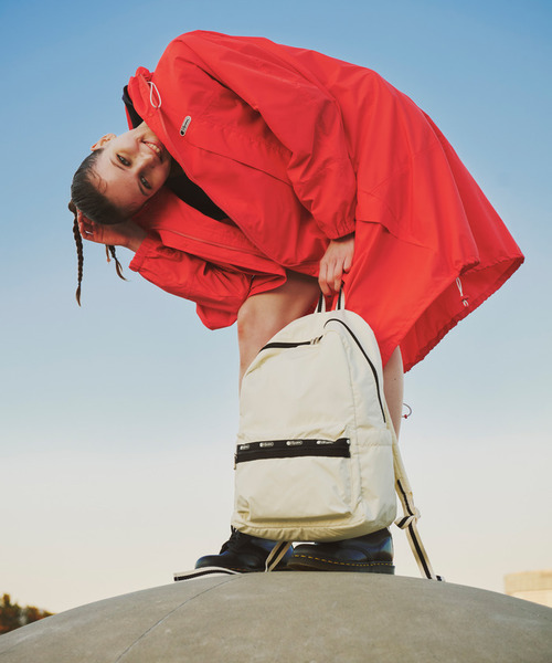 LeSportsac(レスポートサック)の「CLASSIC EVERYDAY BP スペクテイターサンドバー/ブラック(バックパック/リュック・レディース・ホワイト・FREE)」の11枚目の写真