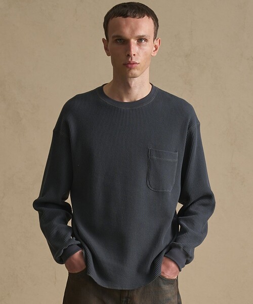 PUBLIC TOKYO(パブリックトウキョウ)の「ラウンドヘムサーマルロンTEE(Tシャツ/カットソー・メンズ・グレイッシュベージュ/グレー/ダークグレー・1/2)」の2枚目の写真