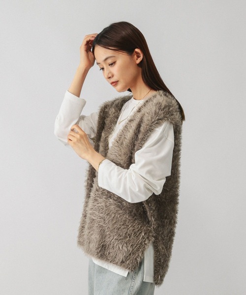 GLOBAL WORK（グローバルワーク）の「シャギーベスト＊長袖セット/581162（ベスト・レディース・チャコールグレー/アイボリー/ダークブラウン・MEDIUM/LARGE）」の2枚目の写真