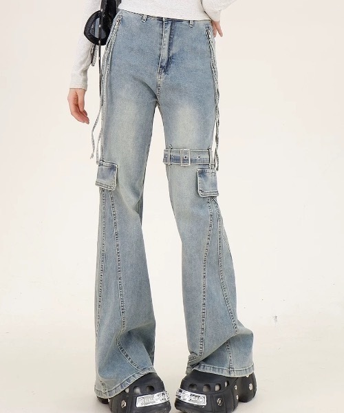 FUNdaysion(ファンデイション)の「フレアデニムパンツ(デニムパンツ・レディース・サックスブルー・S/M/L)」の2枚目の写真