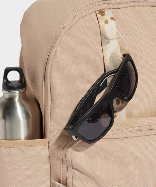 adidas（アディダス）の「カモバックパック / アディダスオリジナルス adidas Originals（バックパック/リュック・メンズ・ベージュ/ブラック・FREE）」の5枚目の写真