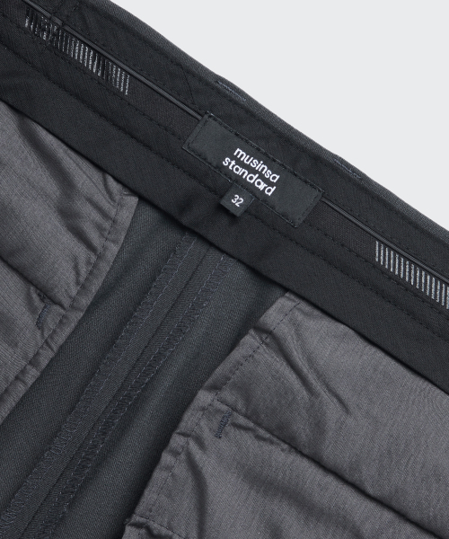 MUSINSA STANDARD（ムシンサスタンダード）の「テーパードヒドゥンバンディングクロップスラックス[グレー]（スラックス・メンズ・その他・30/31/26/27/28/29/42/32）」の4枚目の写真