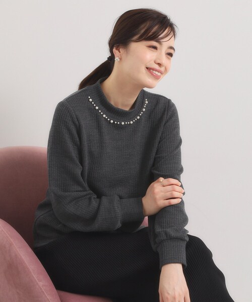 ITS'DEMO（イッツデモ）の「【手洗い可】パール調衿起毛リブプルオーバー（Tシャツ/カットソー・レディース・ナチュラル/チャコールグレー/アイボリー・00）」の2枚目の写真