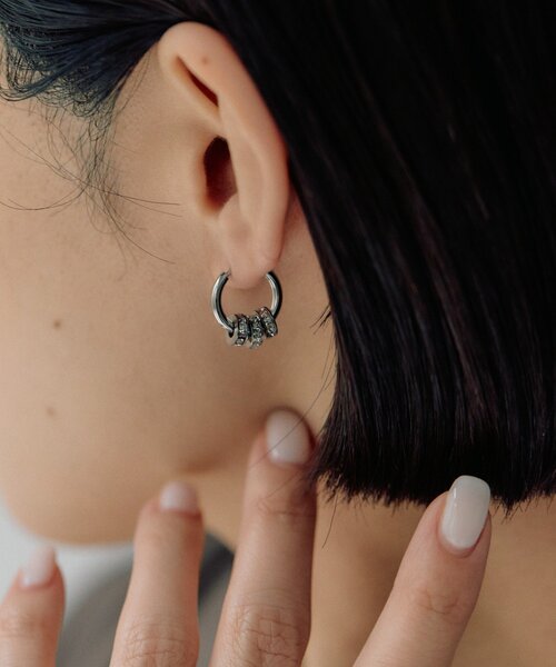 ear PAPILLONNER(イアパピヨネ)の「《金属アレルギー対応/ステンレス》クリスタルロンデルピアス(ピアス(両耳用)・レディース・シルバー/ゴールド・FREE)」の2枚目の写真