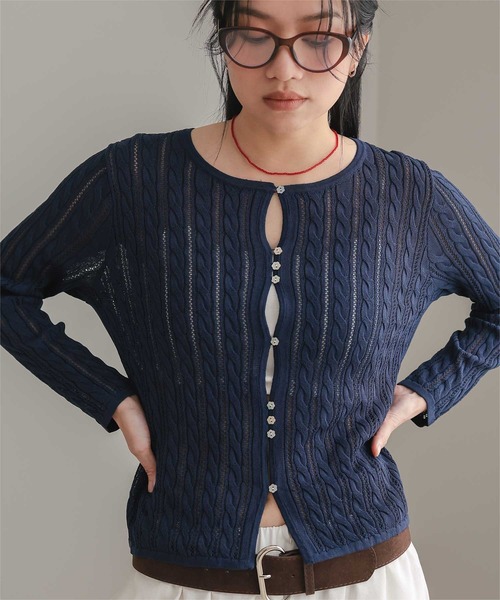 miette(ミエット)の「透かし編みケーブルニットカーディガン(カーディガン/ボレロ・レディース・ネイビー/ブラウン/ライトピンク・L/M/S)」の3枚目の写真
