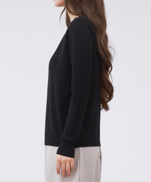 DAY CLOSET（デイ クローゼット）の「何気ない日も、きれいに見せる。長袖Vネックリブニットトップス レディース（ニット/セーター・レディース・ブラック/サンドベージュ/グレー/イエロー/ホワイト/レッド/ブラウン・FREE）」の15枚目の写真