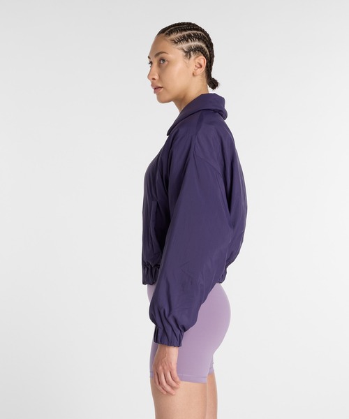 NEW BALANCE（ニューバランス）の「ウーブンボンバージャケット（ナイロンジャケット・レディース・ダークパープル/オフホワイト・SMALL/MEDIUM/LARGE/X-LARGE）」の3枚目の写真