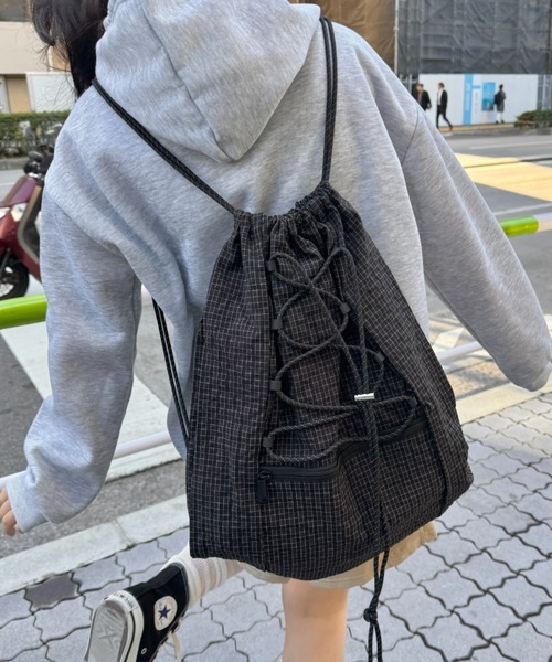 SOLLON.(ソルロン)の「チェックドローコードナップサック(バックパック/リュック・レディース・グレー/ブラック/カーキ/アイボリー・FREE)」の8枚目の写真
