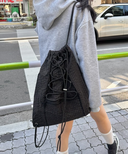 SOLLON.(ソルロン)の「チェックドローコードナップサック(バックパック/リュック・レディース・グレー/ブラック/カーキ/アイボリー・FREE)」の9枚目の写真