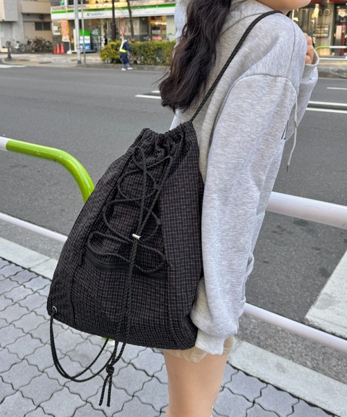 SOLLON.(ソルロン)の「チェックドローコードナップサック(バックパック/リュック・レディース・グレー/ブラック/カーキ/アイボリー・FREE)」の10枚目の写真