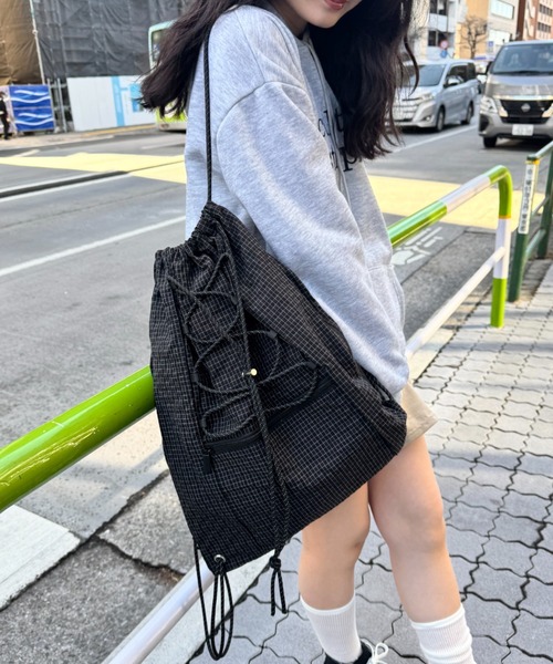 SOLLON.(ソルロン)の「チェックドローコードナップサック(バックパック/リュック・レディース・グレー/ブラック/カーキ/アイボリー・FREE)」の11枚目の写真