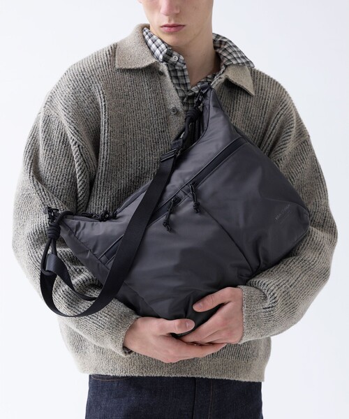 YAKPAK(ヤックパック)の「<YAK PAK × monkey time>コード ショルダー バッグ(ショルダーバッグ・メンズ・ブラック/ダークグレー・FREE)」の4枚目の写真