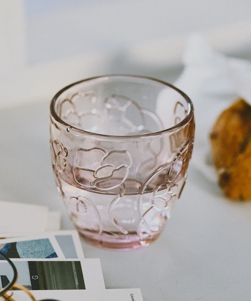 studio CLIP（スタディオクリップ）の「ルペタルエンボスグラス（グラス/マグカップ/タンブラー・レディース・ピンク/イエロー/ブルー・FREE）」の3枚目の写真