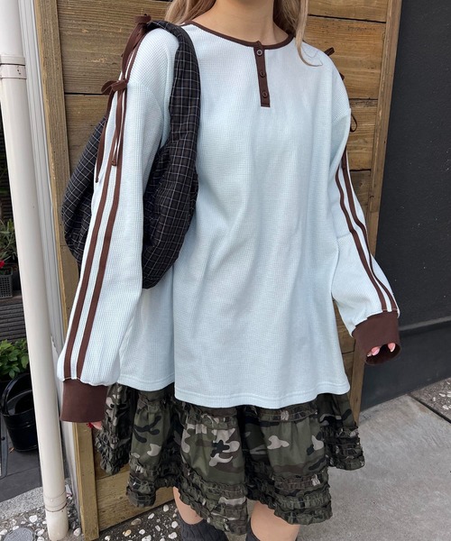 WC（ダブル シー）の「ヘンリーネックリボンラインワッフルロンT（Tシャツ/カットソー・レディース・アイボリー/サックスブルー/ピンク・FREE）」の2枚目の写真