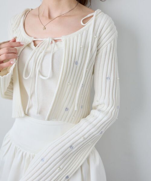 MAJESTIC LEGON(マジェスティックレゴン)の「キャミセットフラワー刺繍カーデ(カーディガン/ボレロ・レディース・グレー/ピンク/アイボリー/イエロー・MEDIUM)」の13枚目の写真