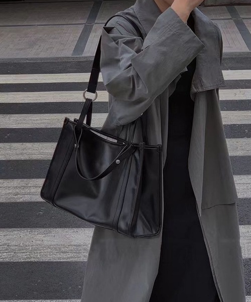 c.u.l（シーユーエル）の「大容量 A4収納 フェイクレザー ワンハンドルショルダーバッグ cula1418（ショルダーバッグ・レディース・ブラック・FREE）」の4枚目の写真