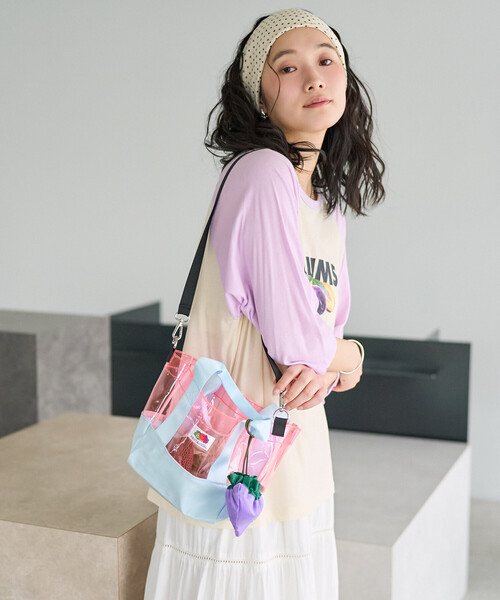 FREAK'S STORE(フリークスストア)の「FRUIT OF THE LOOM × FREAK'S STORE/フルーツオブザルーム 別注 クリア ミニトートバッグ/PVCトートバッグ(ショルダーバッグ・レディース・イエロー/ピンク/ブルー・ONE SIZE)」の4枚目の写真
