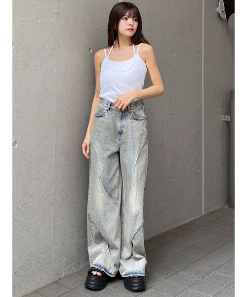 MURUA(ムルーア)の「カーブカットワークデニム(デニムパンツ・レディース・ブラック/ブルー・2/1)」の17枚目の写真