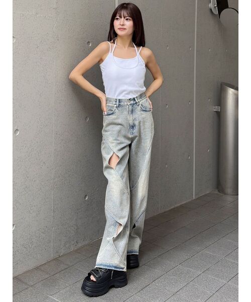 MURUA(ムルーア)の「カーブカットワークデニム(デニムパンツ・レディース・ブラック/ブルー・2/1)」の16枚目の写真
