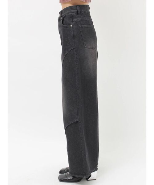 MURUA(ムルーア)の「カーブカットワークデニム(デニムパンツ・レディース・ブラック/ブルー・2/1)」の12枚目の写真