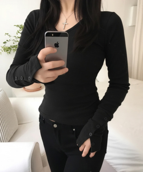 VIVID LADY（ビビッドレディー）の「Vネック ロングスリーブ Tシャツ（Tシャツ/カットソー・レディース・クリーム/グレー/ブラック/ブラウン/パープル・FREE）」の19枚目の写真
