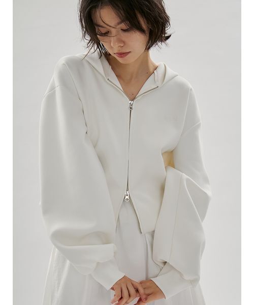 emmi（エミ）の「eco emmiロゴジップアップフーディー/UVカット（スウェット・レディース・ブラック/オフホワイト・F）」の2枚目の写真