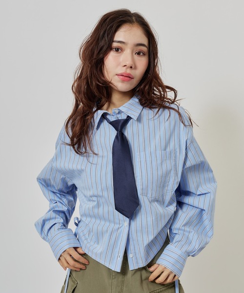 atmos pink（アトモスピンク）の「atmos pink Shirring Cropped Shirt / アトモスピンク シーリング クロップド シャツ（シャツ/ブラウス・レディース・ホワイト/サックスブルー・FREE）」の2枚目の写真