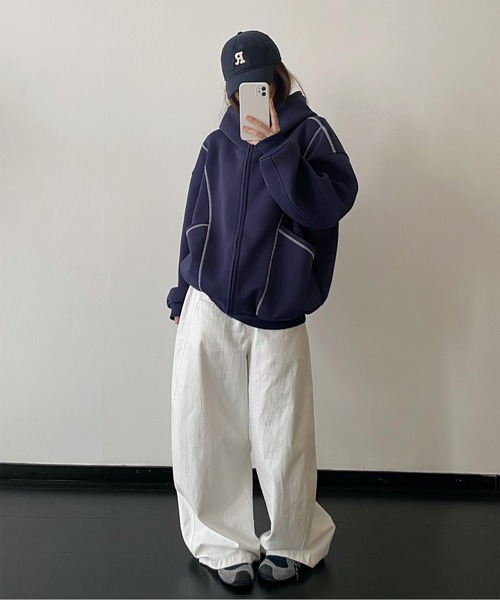 AMAJI（アマジ）の「オーバーサイズジップパーカー（パーカー・レディース・ネイビー/グレー・X-LARGE/LARGE/MEDIUM/SMALL/XX-LARGE）」の4枚目の写真
