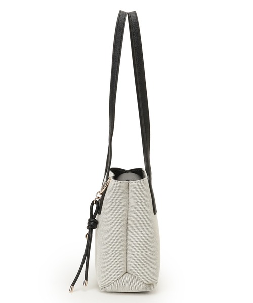 Guess(ゲス)の「ALICE Small Tote トートバッグ(ショルダーバッグ・レディース・ブラック・ONE SIZE)」の4枚目の写真