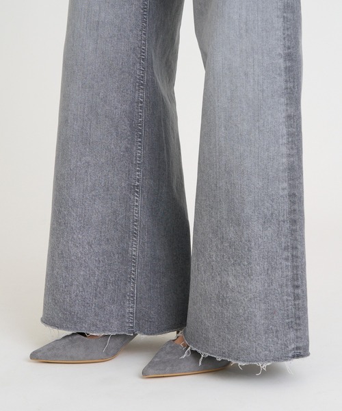 YANUK(ヤヌーク)の「ワイドフレア"Mid Rise LYDIA"(デニムパンツ・レディース・ライトグレー・26inch/25inch/24inch/23inch/27inch/22inch/21inch)」の11枚目の写真