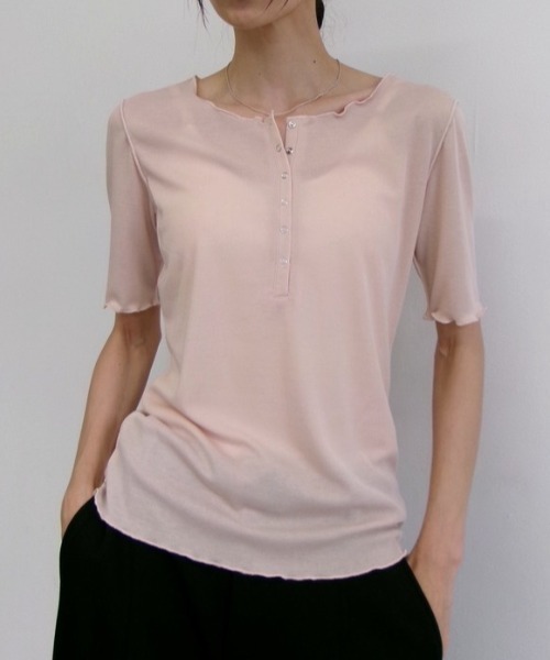 ANF.MUU(アンフムー)の「メローデザインヘンリーネックシアートップス(Tシャツ/カットソー・レディース・グレー/アイボリー/ブラック/ライトグリーン/ピンク・FREE)」の2枚目の写真